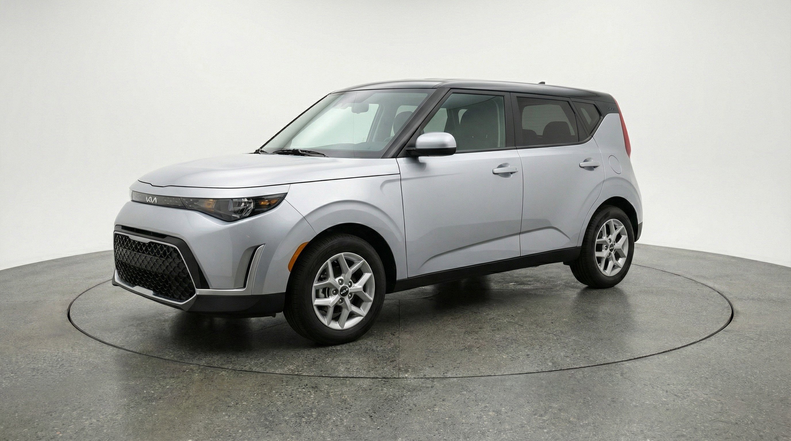 Used 2025 Kia Soul LX w/ LX Technology Package FWD image 3