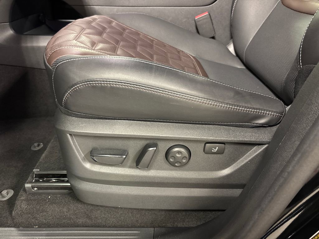 Used 2025 Nissan Armada Platinum Reserve AWD/4WD image 24