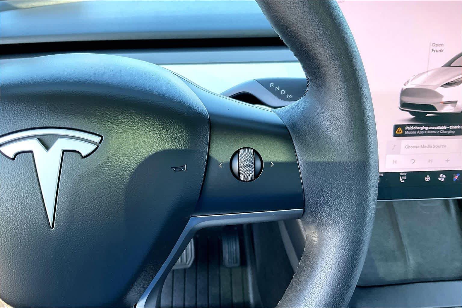 Used 2022 Tesla Model Y Long Range AWD/4WD image 22
