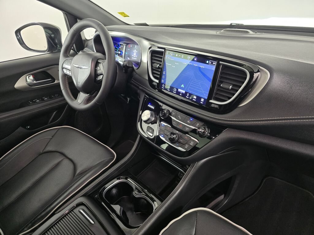 Used 2023 Chrysler Pacifica Limited w/ Uconnect Theater Family Group FWD image 42