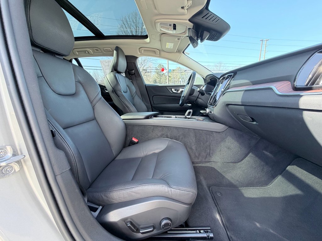 Used 2025 Volvo V60 B5 Cross Country Plus image 22
