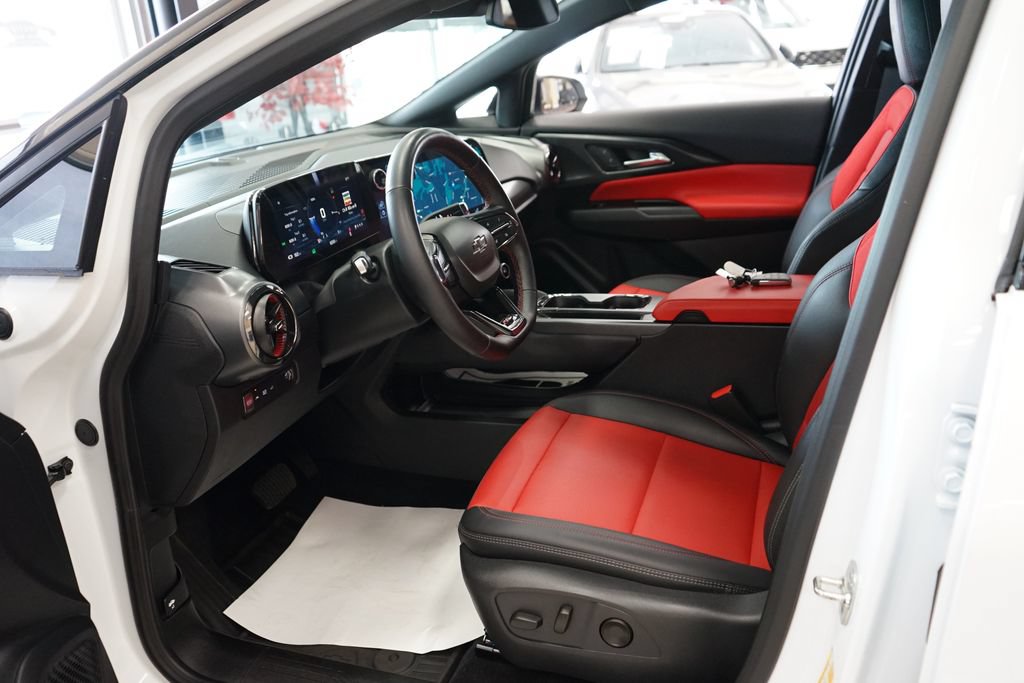 Used 2024 Chevrolet Equinox EV RS FWD image 31