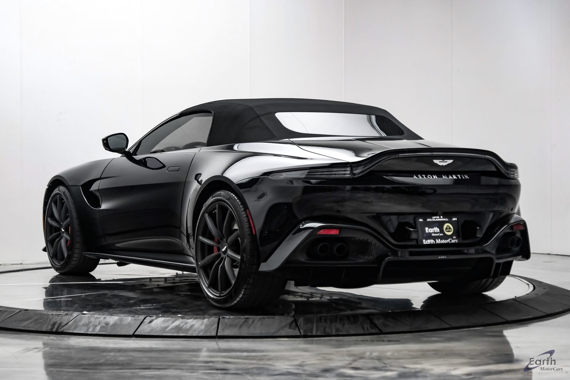 Used 2022 Aston Martin V8 Vantage Roadster RWD image 14