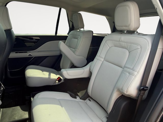 Used 2025 Lincoln Aviator Reserve w/ Jet Appearance Package image 16
