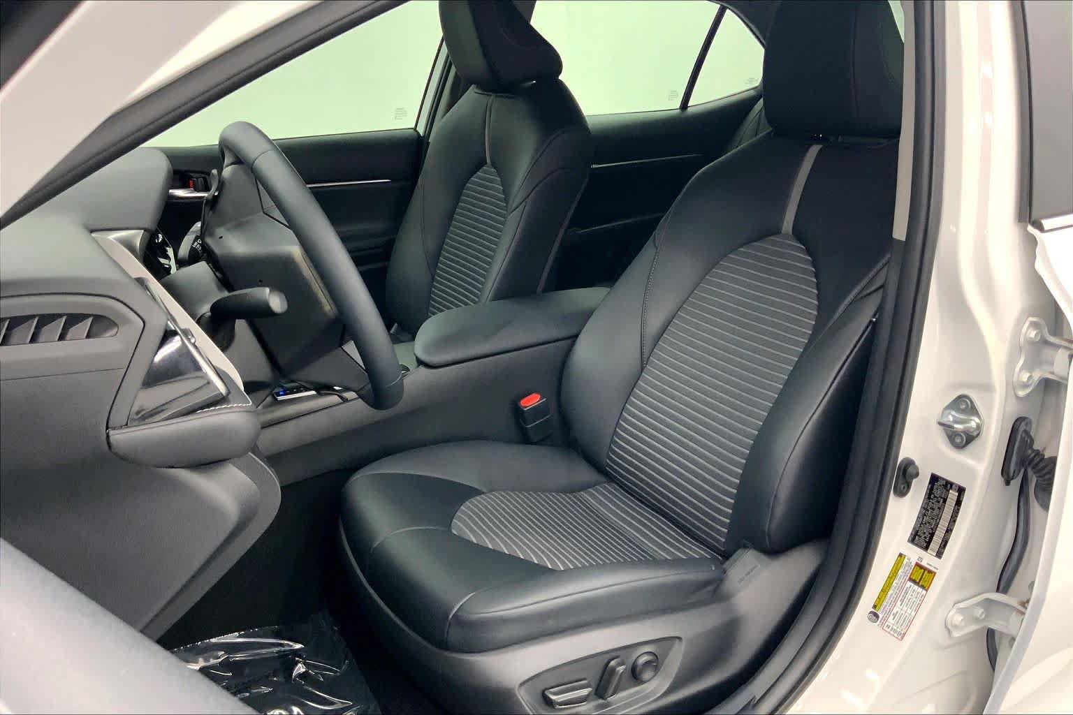 Used 2022 Toyota Camry SE FWD image 21