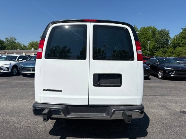 Used 2024 Chevrolet Express 2500 w/ Driver Convenience Package RWD image 4