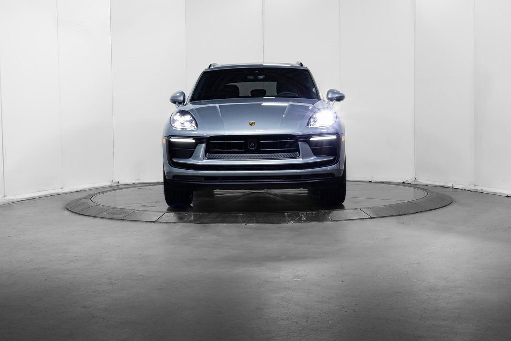 Certified 2025 Porsche Macan image 10