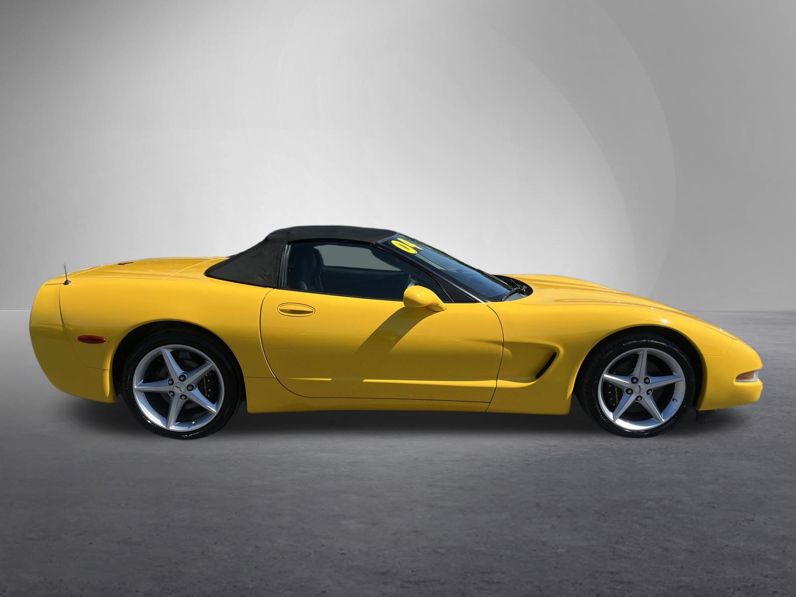 Used 2004 Chevrolet Corvette Convertible w/ Preferred Equipment Group RWD image 2