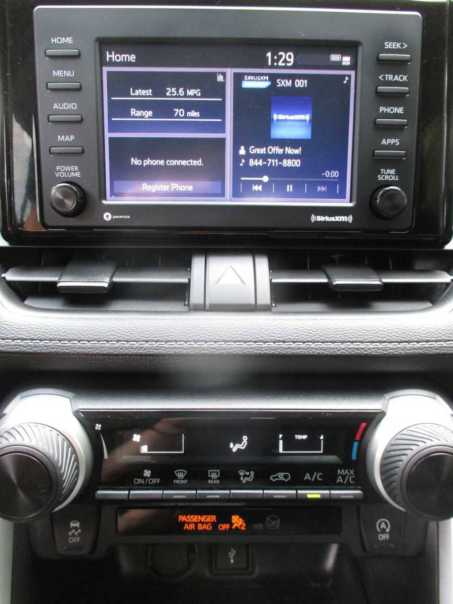 Used 2022 Toyota RAV4 LE image 6