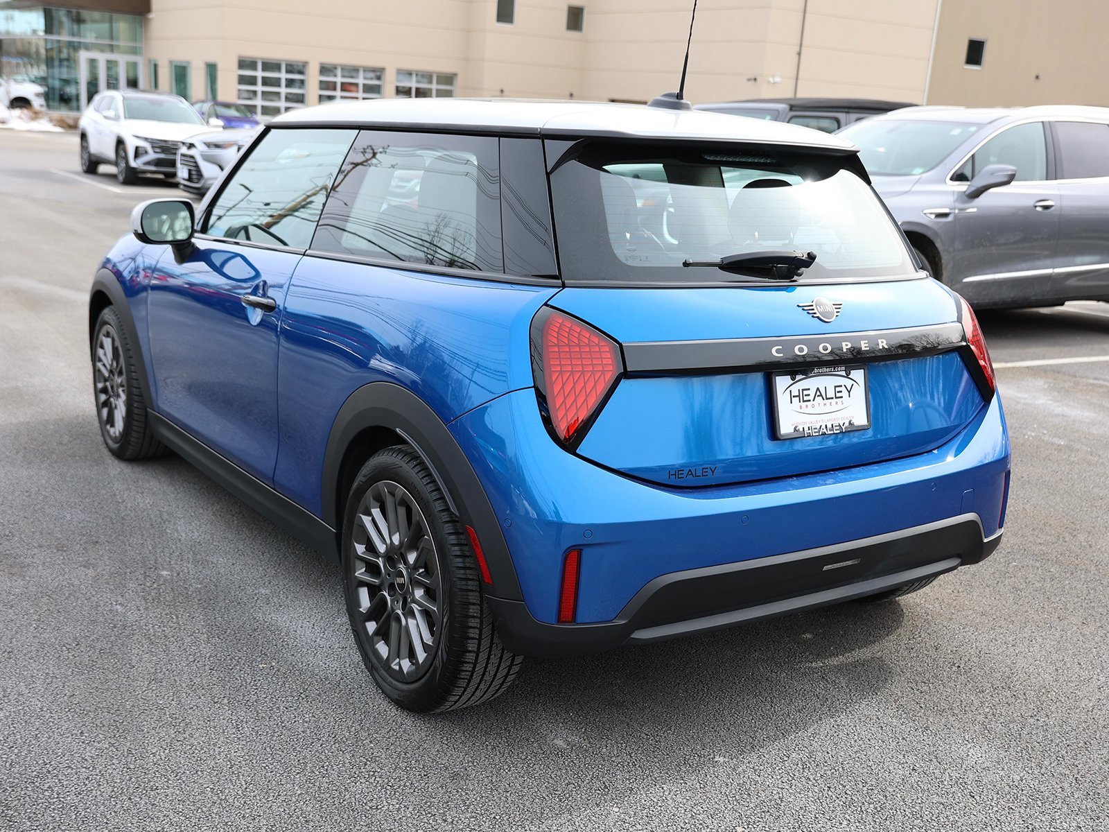 Used 2025 MINI Cooper 2-Door Hardtop image 5