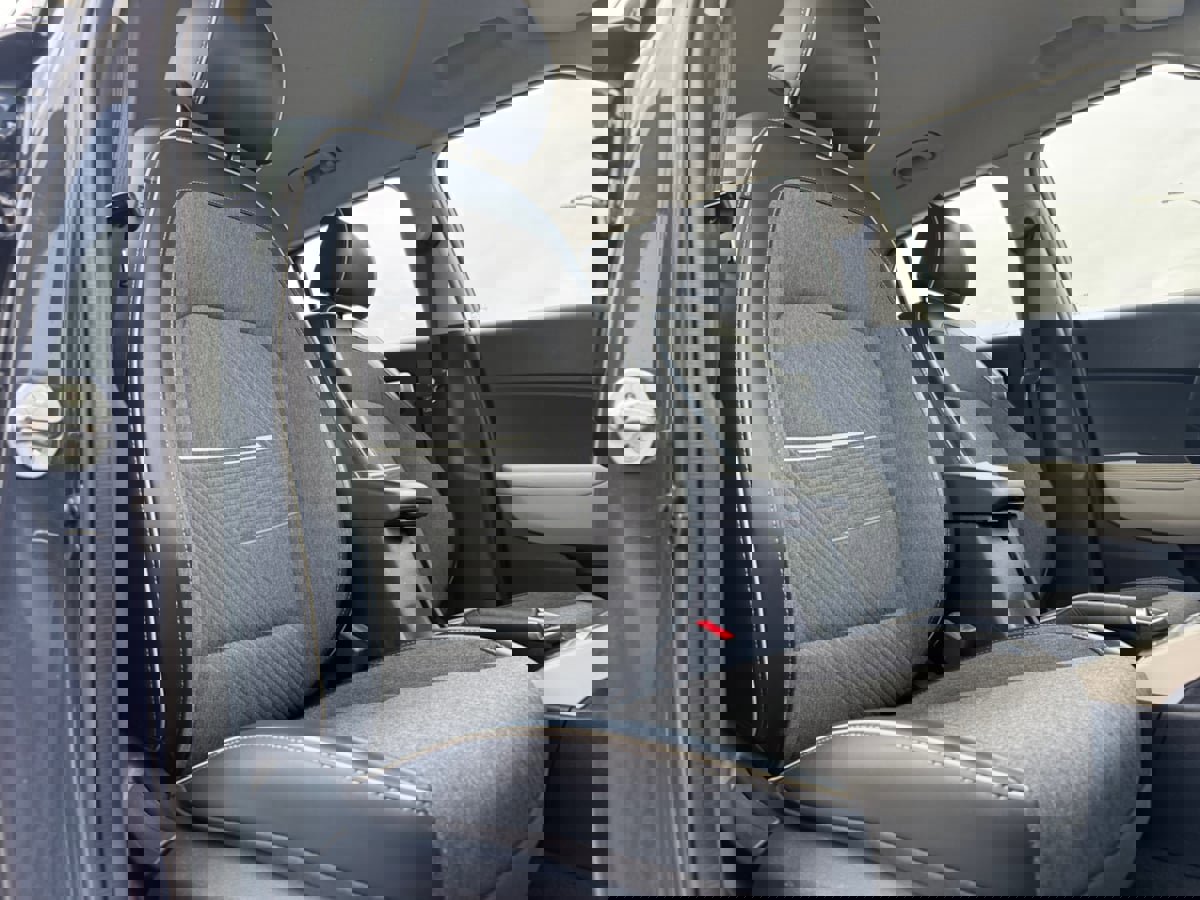 Used 2022 Hyundai Venue Limited image 19