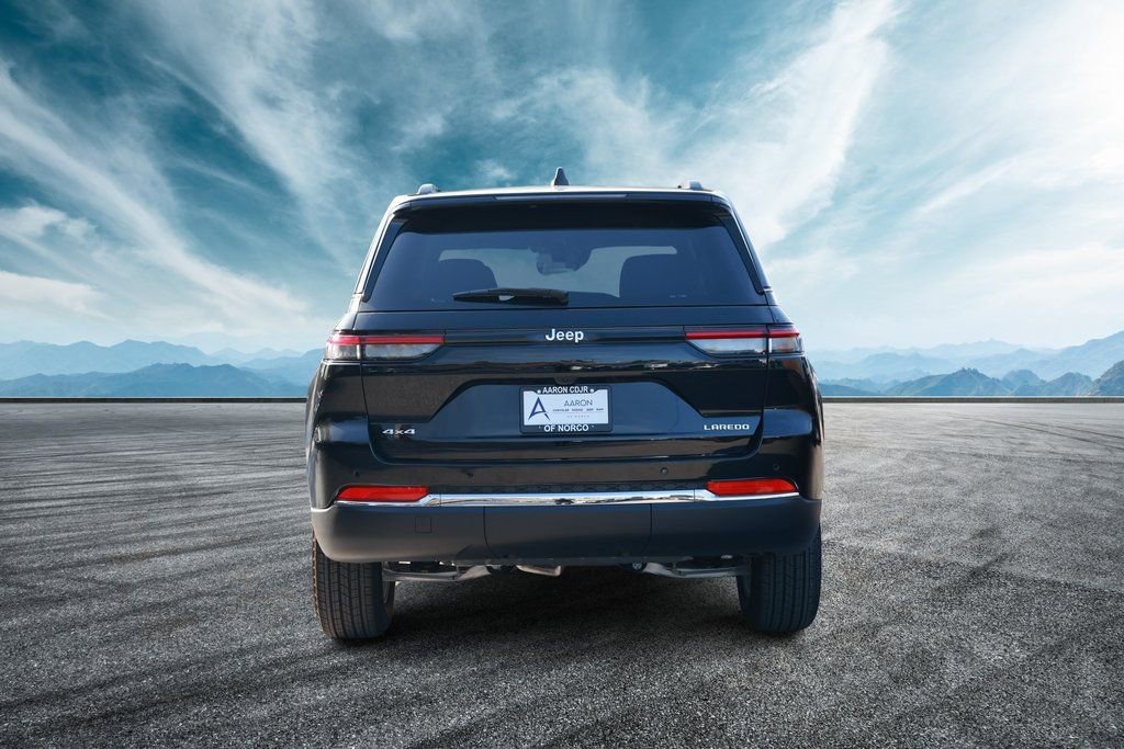 New 2025 Jeep Grand Cherokee Laredo X w/ Trailer Tow Package image 3