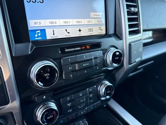 Used 2016 Ford F150 Platinum w/ Equipment Group 701A Luxury AWD/4WD image 32