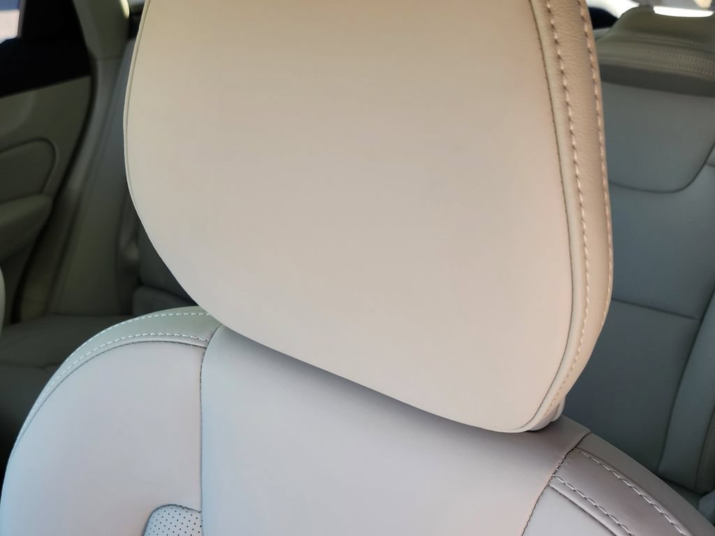 New 2026 Volvo XC60 T8 Ultra w/ Protection Package Premier AWD/4WD image 6