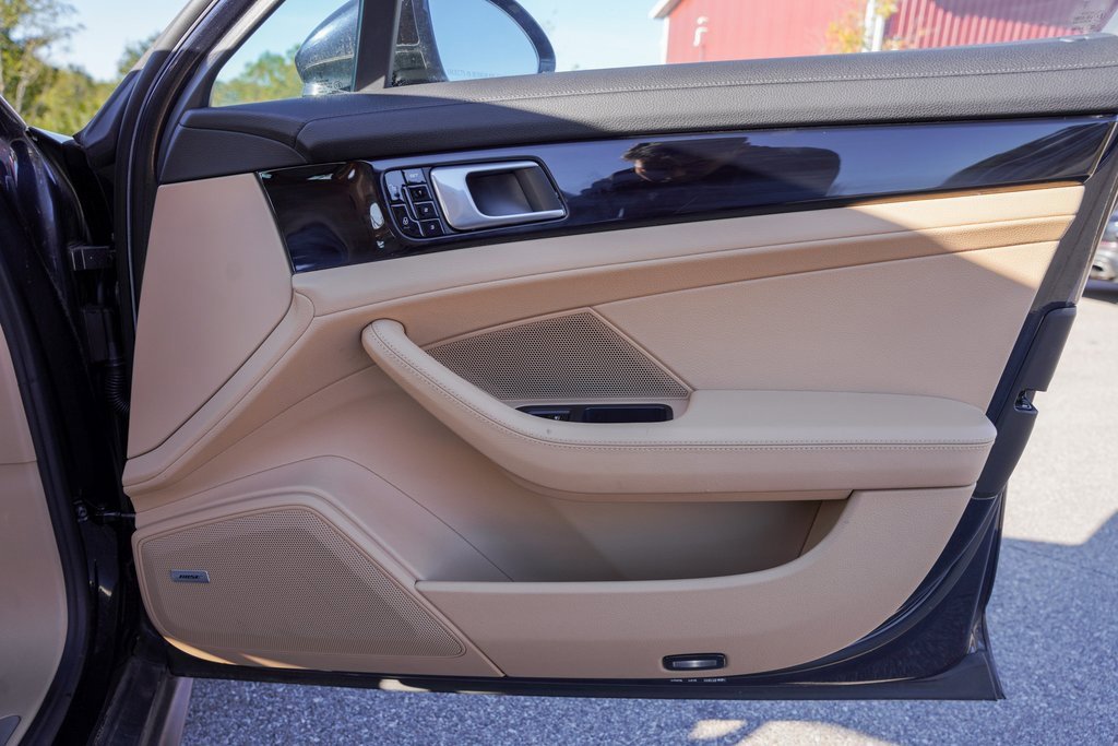 Used 2018 Porsche Panamera 4 image 36