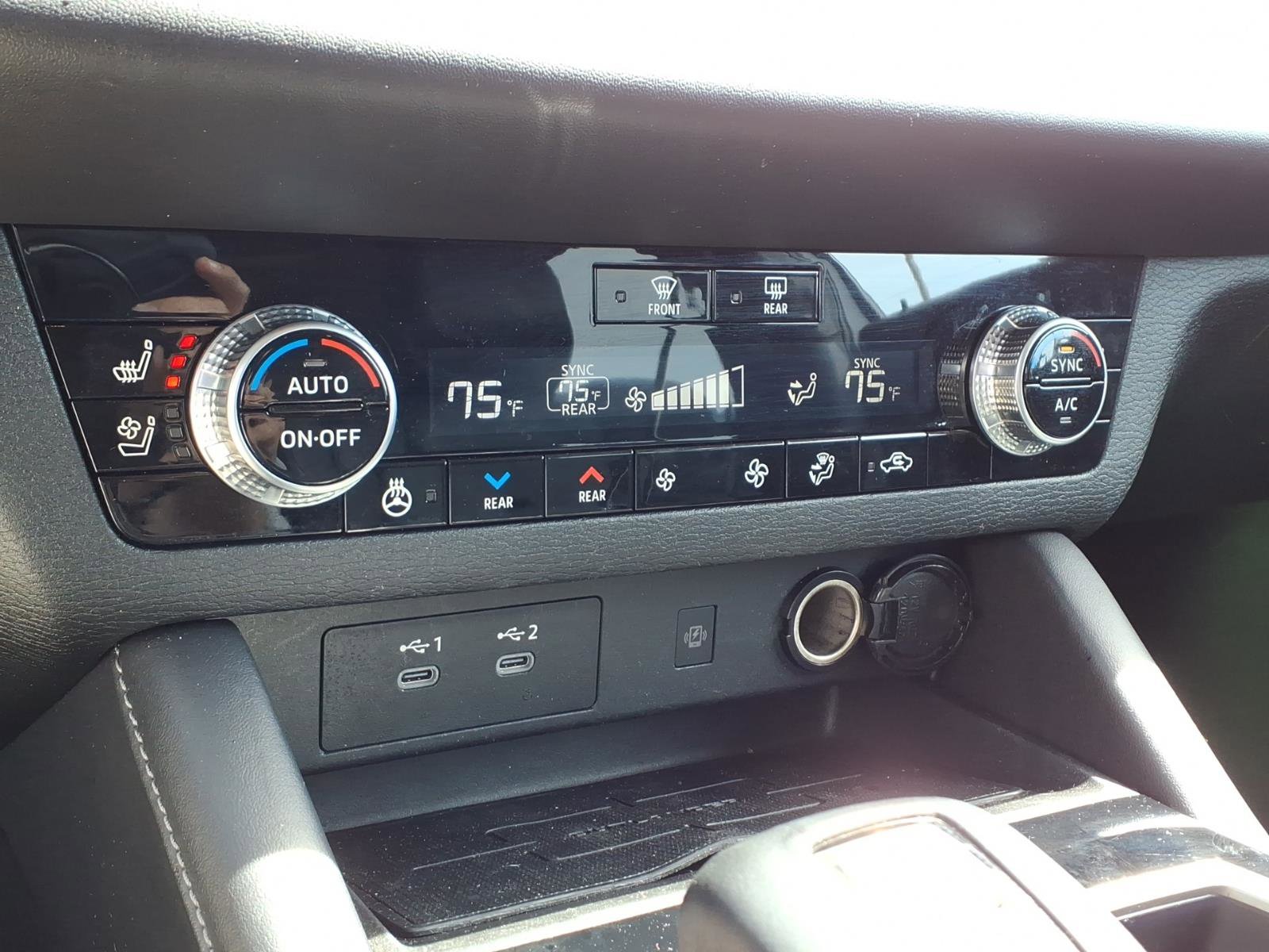 Used 2025 Mitsubishi Outlander SEL image 15