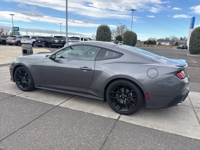 Used 2025 Ford Mustang Premium image 10