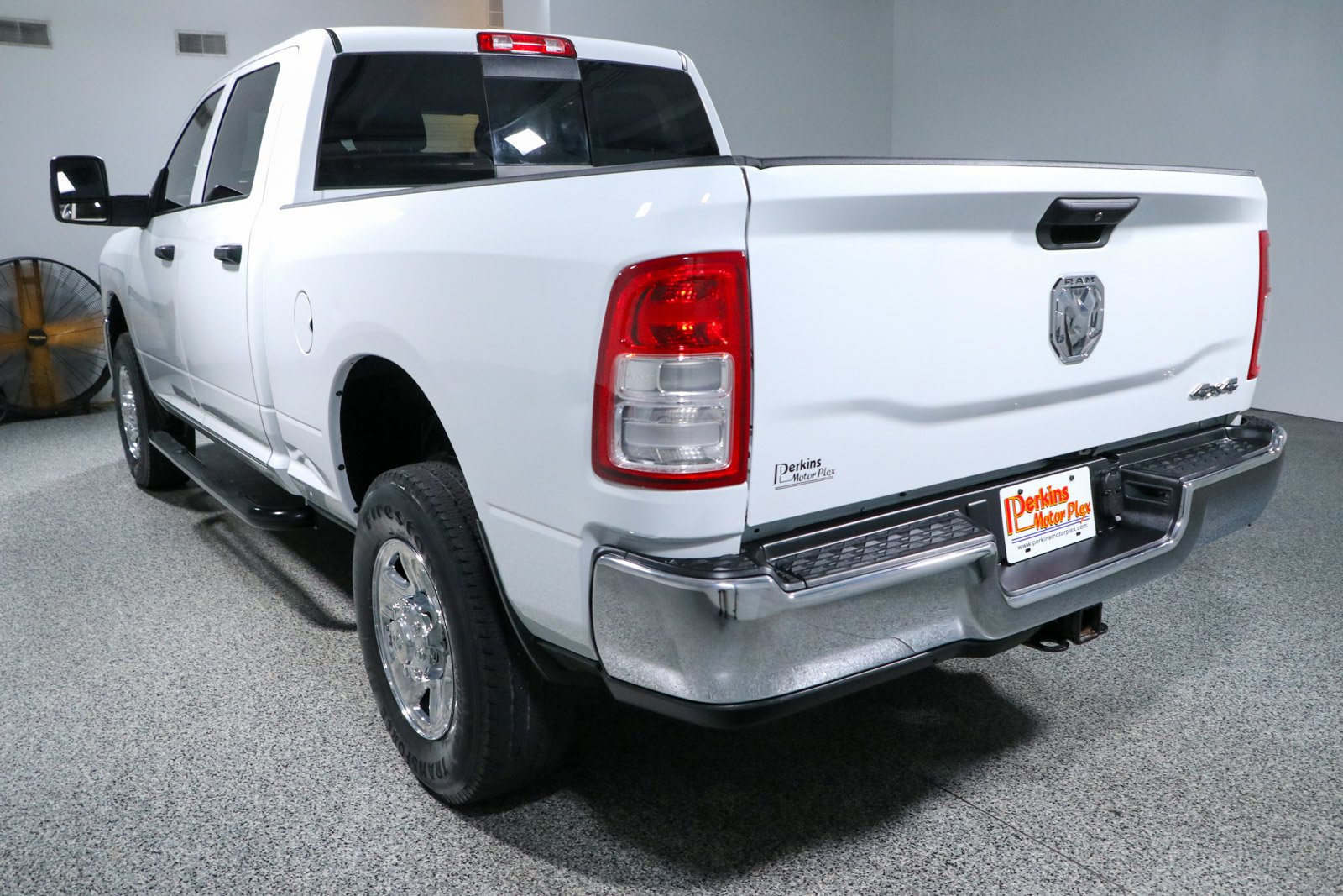Used 2024 RAM 2500 Tradesman w/ Chrome Appearance Group AWD/4WD image 9