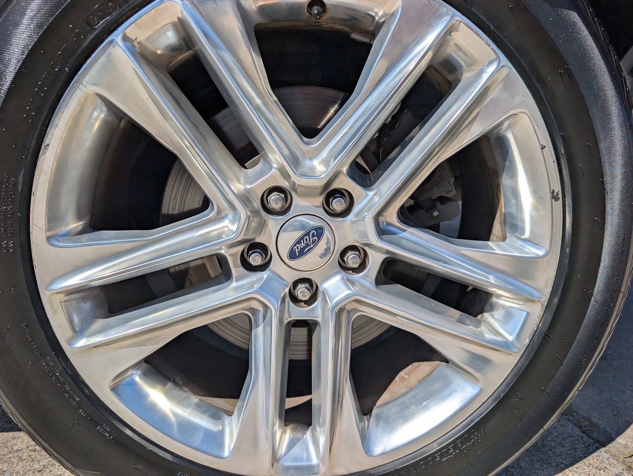 Used 2017 Ford Explorer Limited w/ Equipment Group 301A FWD image 8