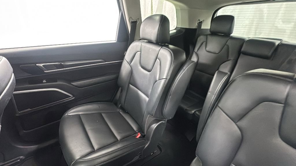 Used 2025 Kia Telluride S image 14