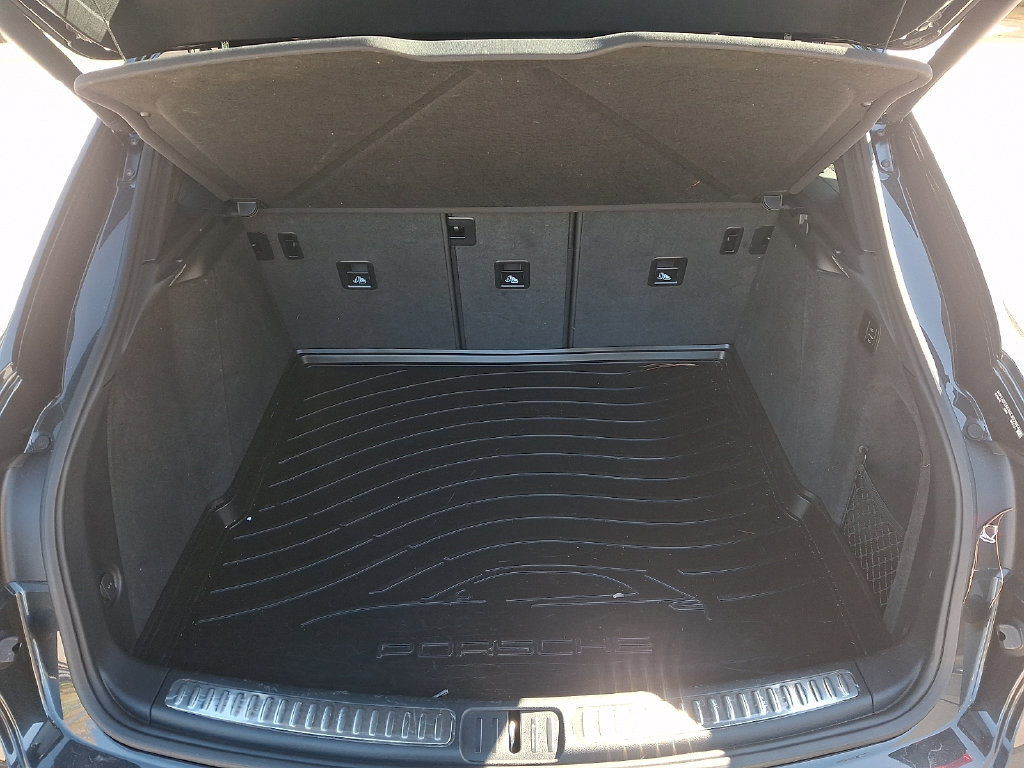 Used 2024 Porsche Macan S AWD/4WD image 30