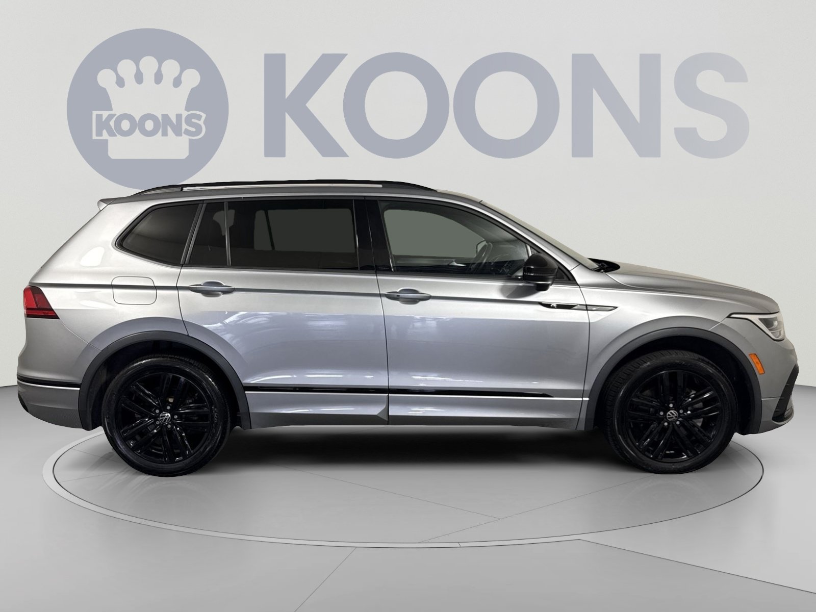 Used 2022 Volkswagen Tiguan SE R-Line AWD/4WD image 8