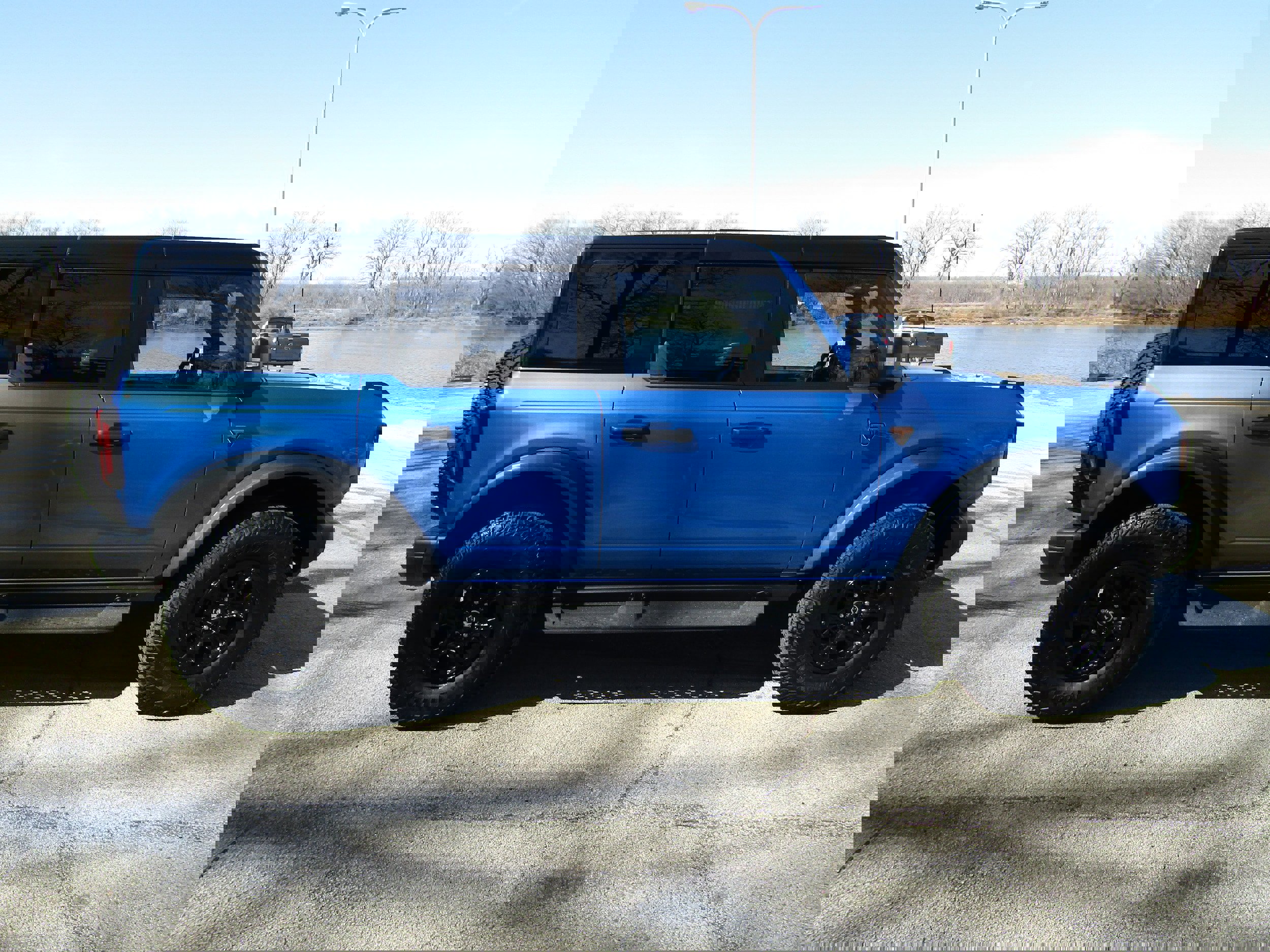 Used 2025 Ford Bronco Badlands image 5