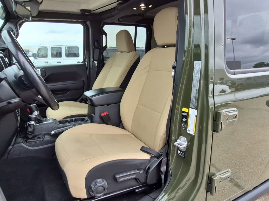 Used 2022 Jeep Gladiator Willys AWD/4WD image 13