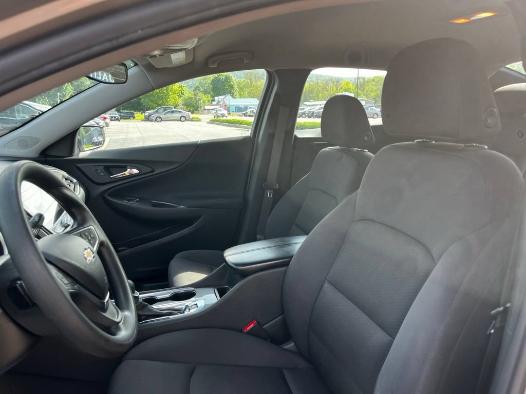 Used 2022 Chevrolet Malibu LT FWD image 9