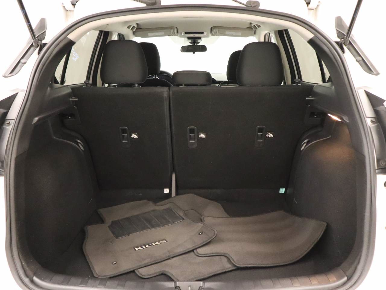Used 2023 Nissan Kicks SV FWD image 18