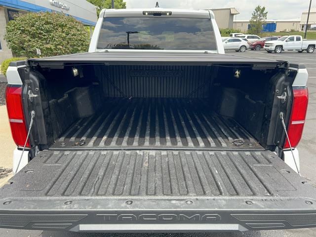 Used 2025 Toyota Tacoma TRD Off-Road AWD/4WD image 7