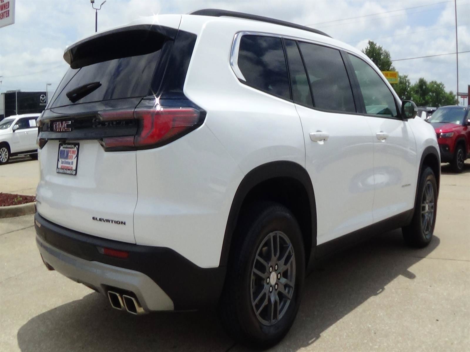 Used 2025 GMC Acadia Elevation FWD image 6