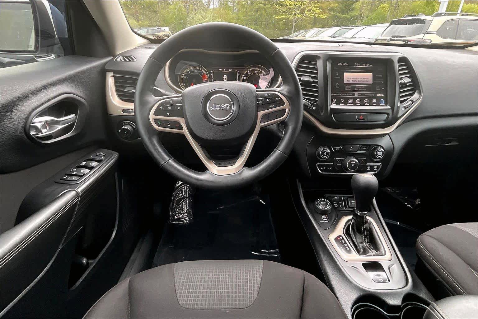 Used 2017 Jeep Cherokee Latitude w/ Cold Weather Group AWD/4WD image 6