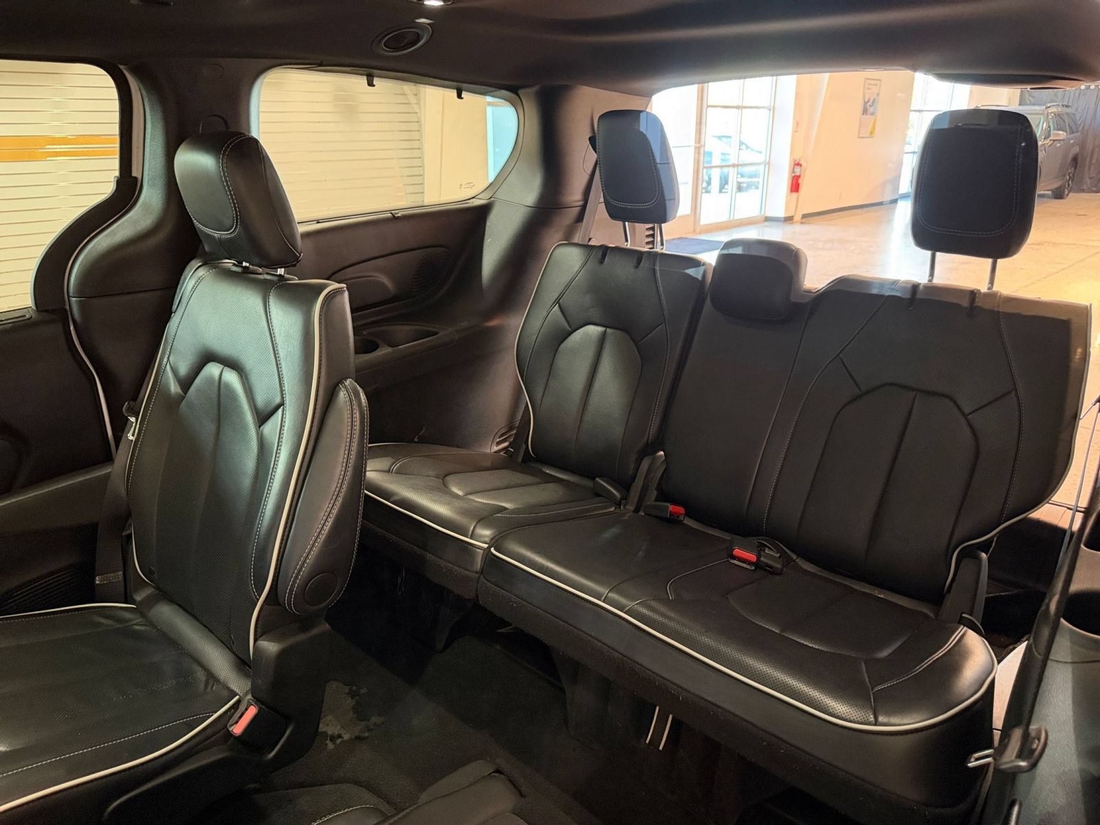 Used 2025 Chrysler Pacifica Limited FWD image 31