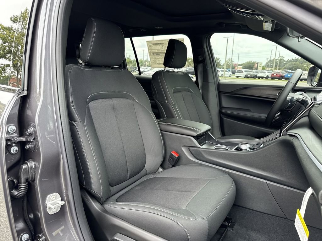 New 2025 Jeep Grand Cherokee L Laredo w/ Luxury Tech Group I image 28