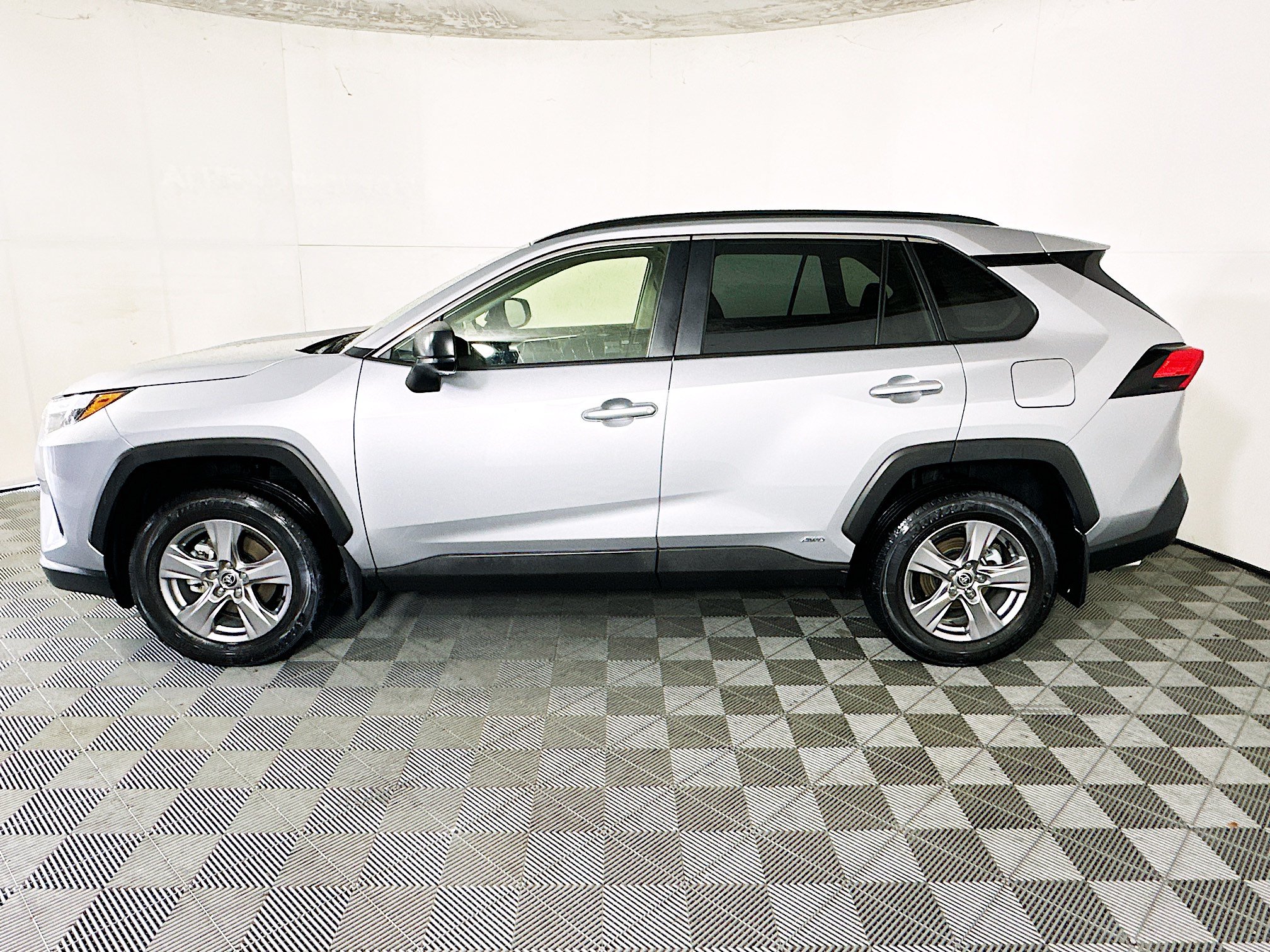 Certified 2025 Toyota RAV4 LE AWD/4WD image 6