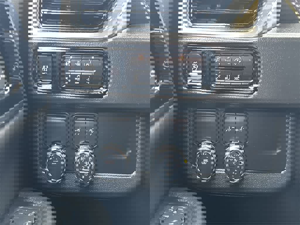 Used 2025 GMC Yukon Denali image 17