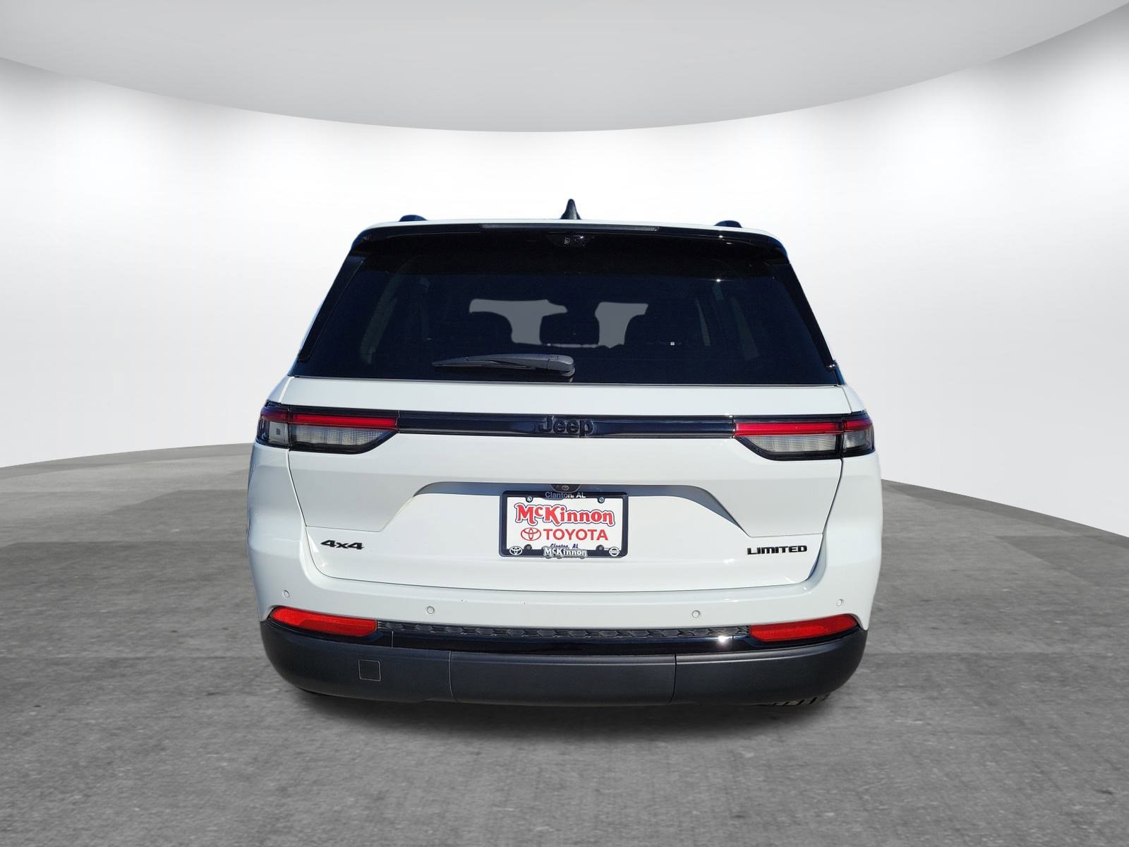 Used 2023 Jeep Grand Cherokee Limited w/ Luxury Tech Group II image 6