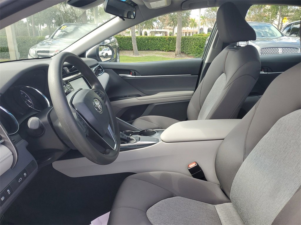 Used 2018 Toyota Camry LE image 19