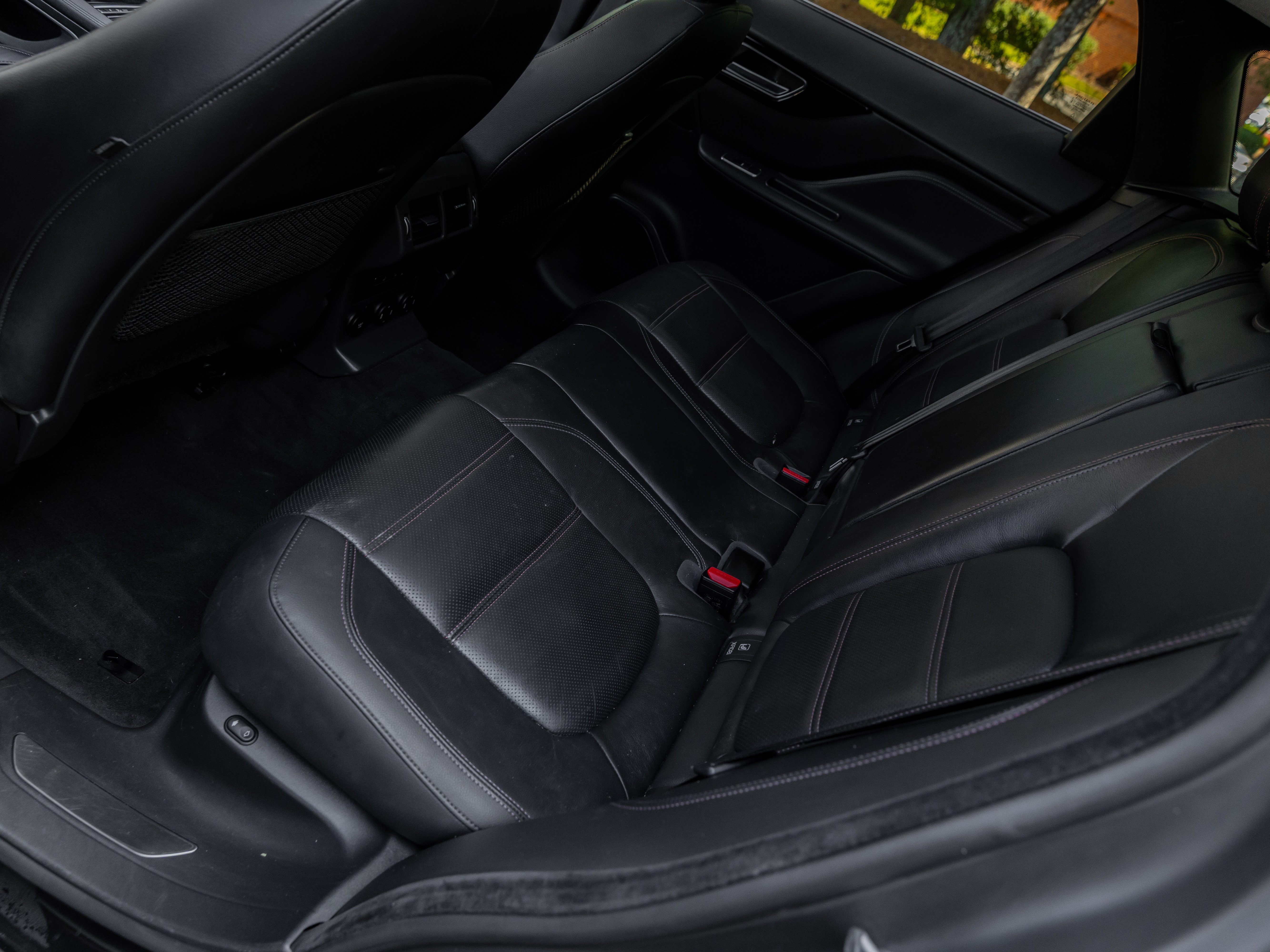 Used 2019 Jaguar F-PACE Prestige image 15