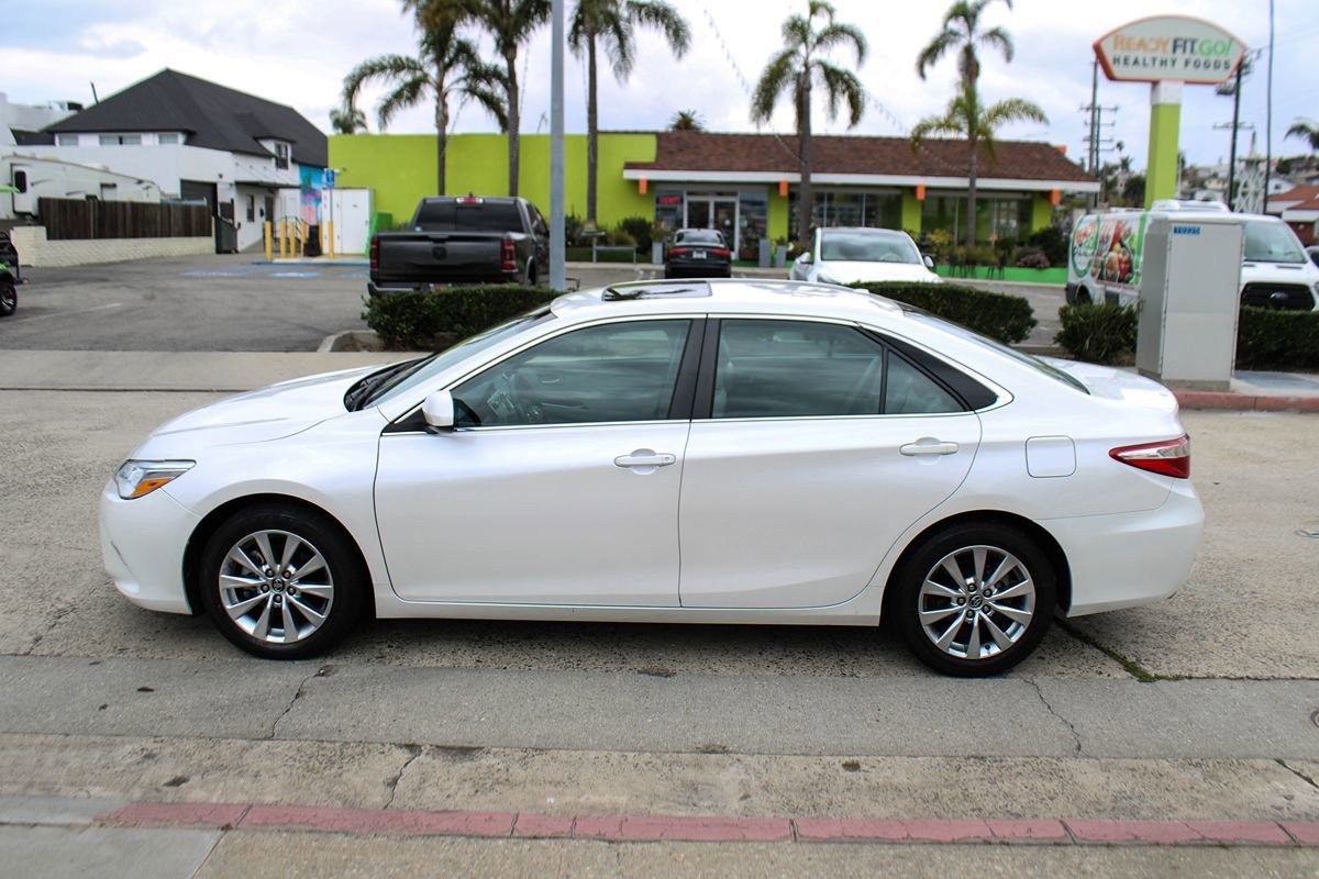 Used 2015 Toyota Camry XLE FWD image 2