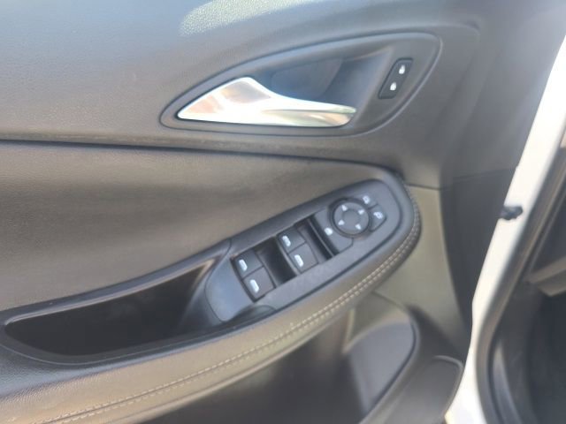 Used 2023 Buick Encore GX Preferred w/ Cold Weather Comfort Package FWD image 12