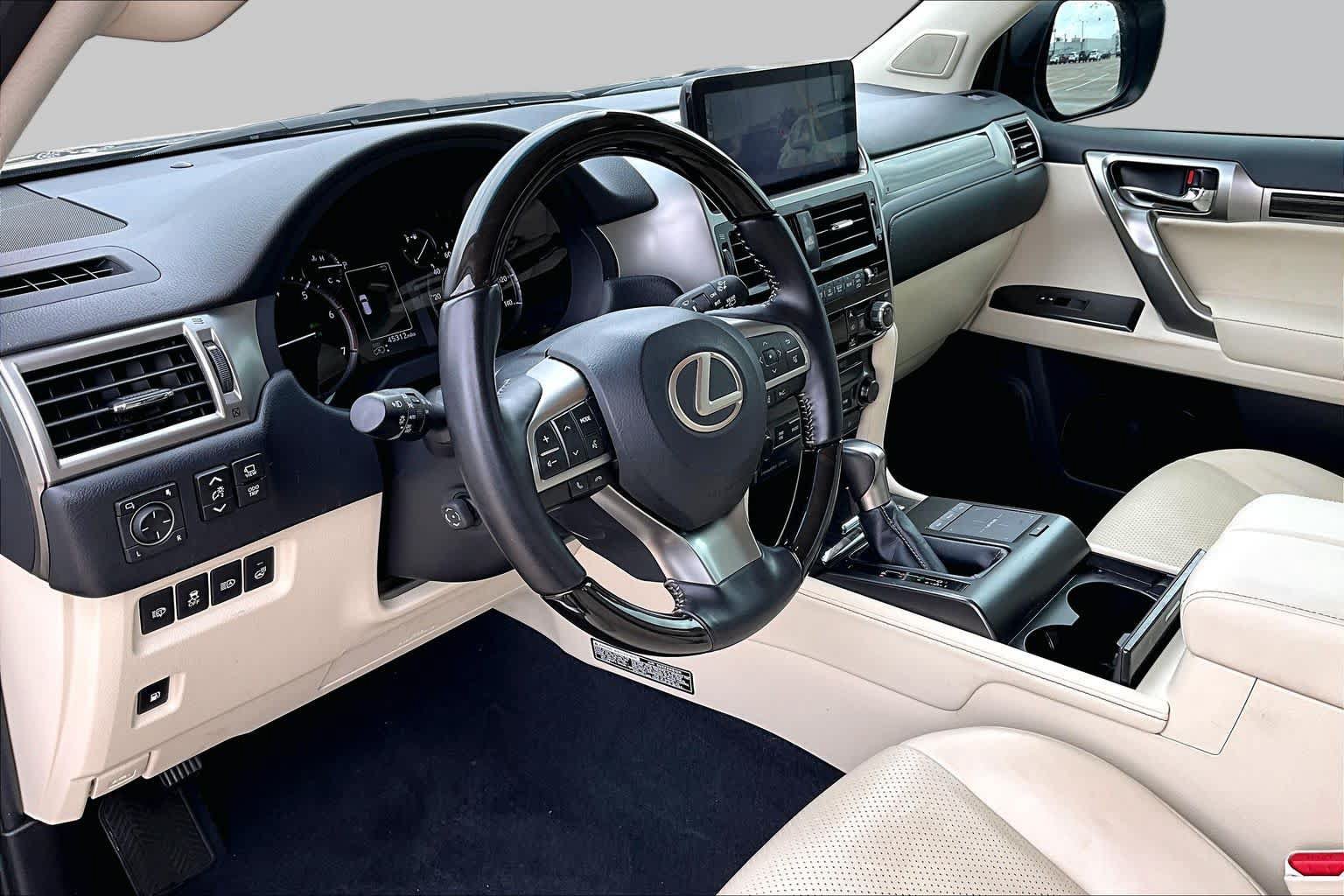Used 2023 Lexus GX 460 Luxury w/ Sport Design Package AWD/4WD image 18