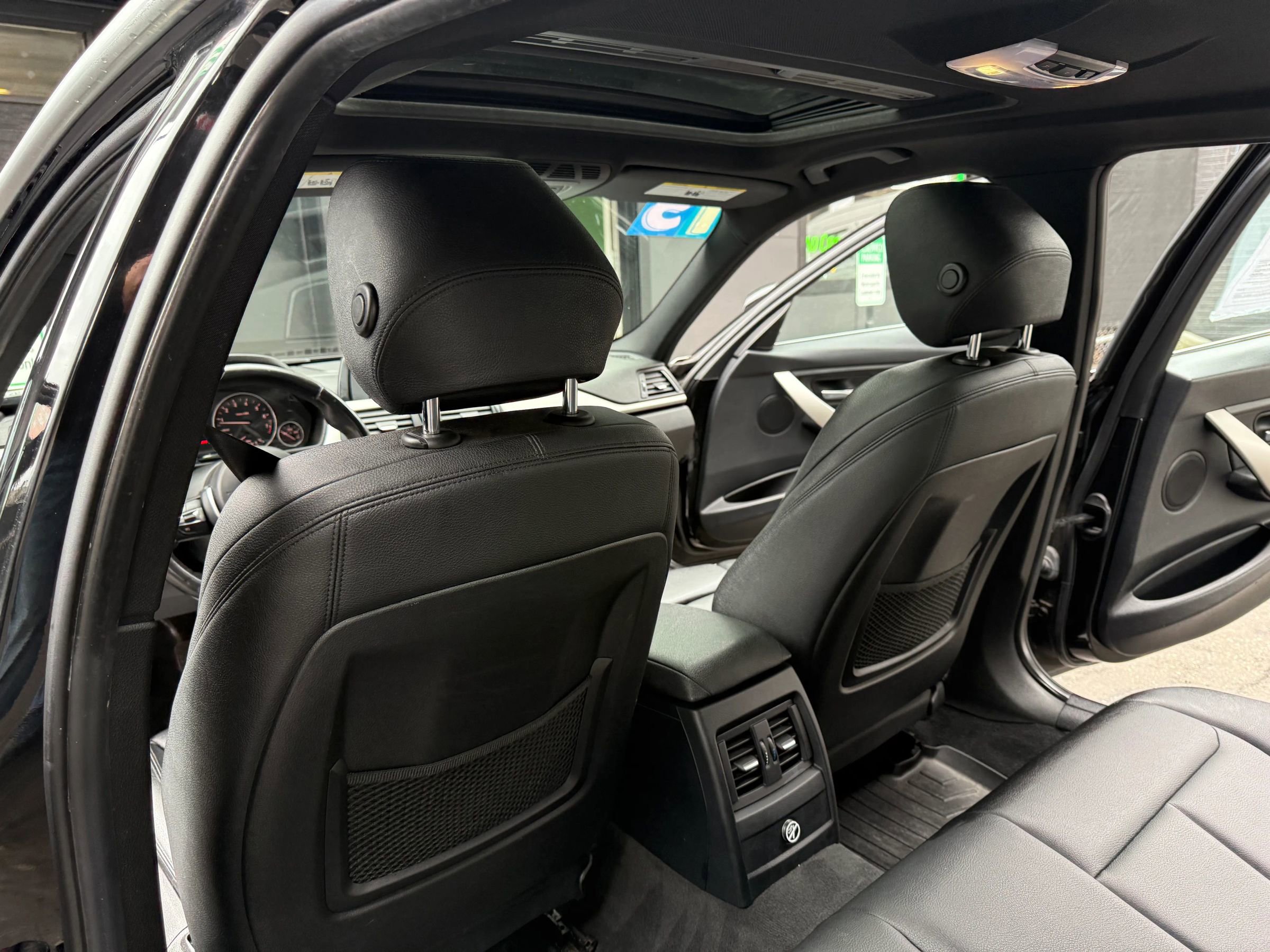 Used 2015 BMW 320i Sedan RWD image 14