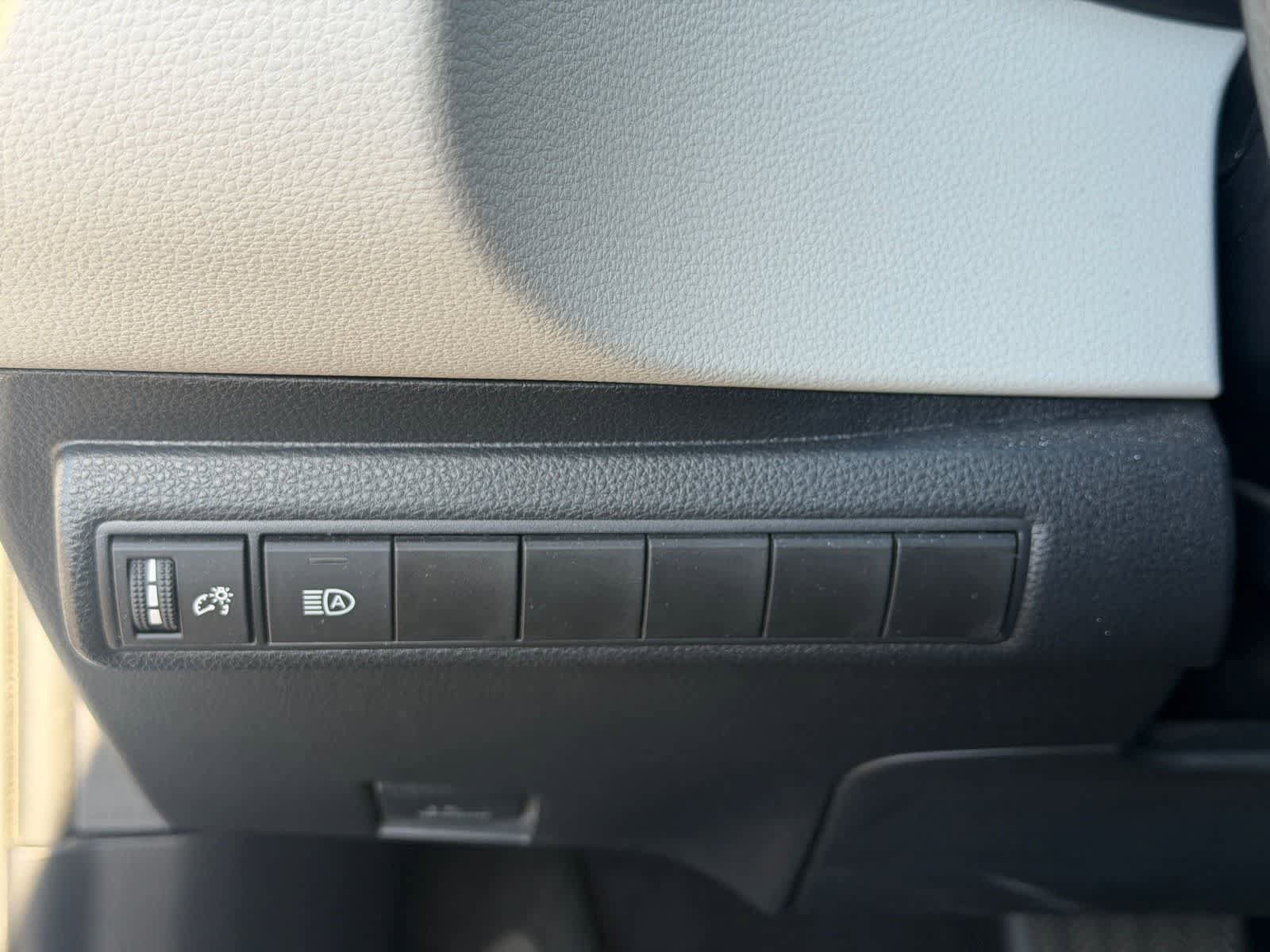 Used 2020 Toyota Corolla LE FWD image 9