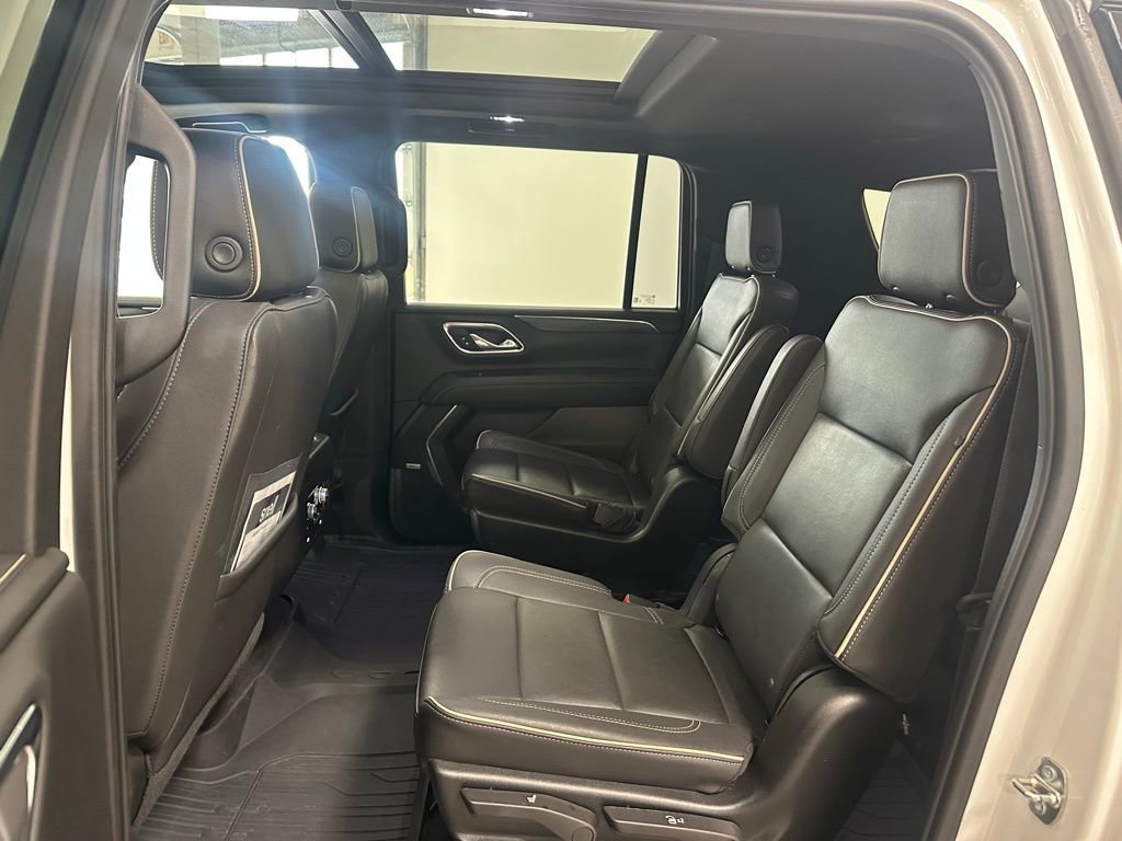 Used 2023 GMC Yukon XL SLT w/ SLT Luxury Package AWD/4WD image 10