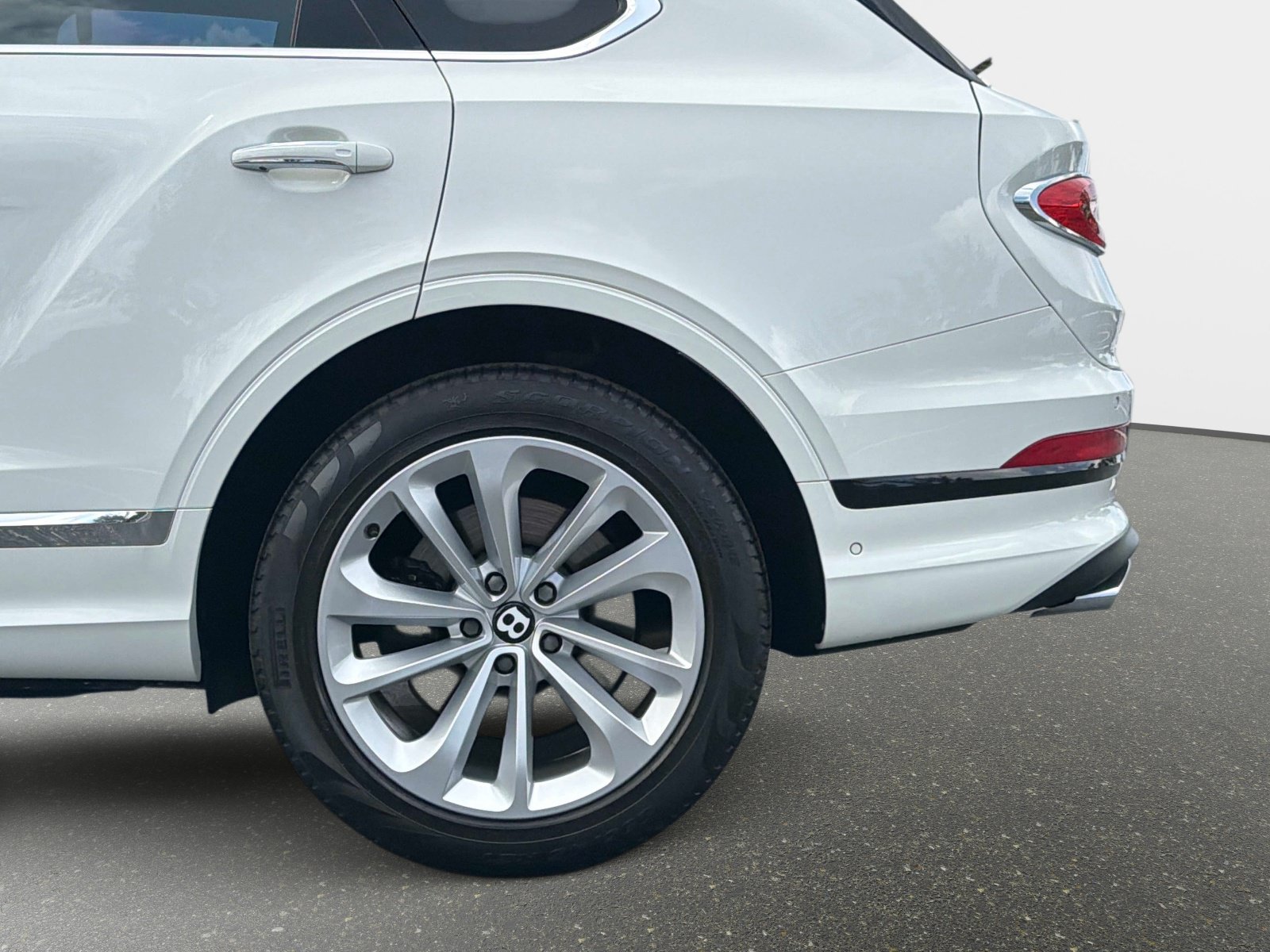 Used 2022 Bentley Bentayga AWD/4WD image 15