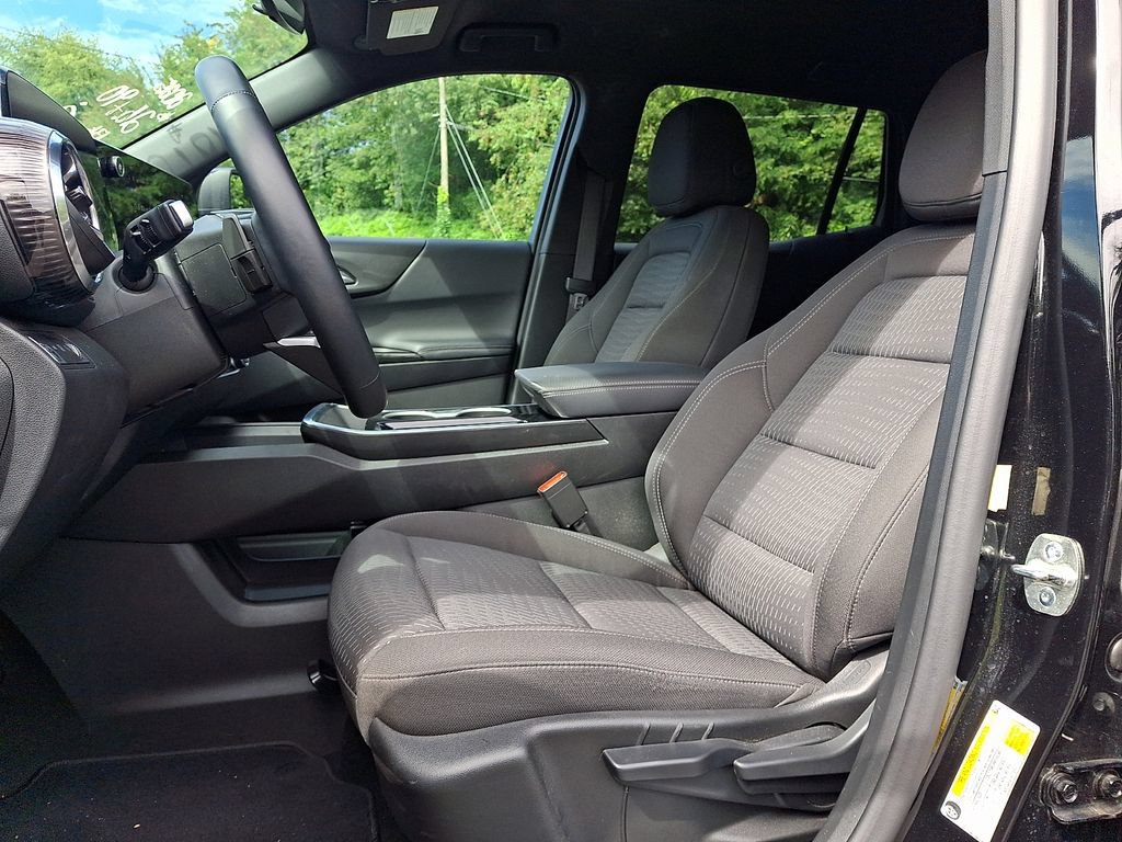 Used 2025 Chevrolet Equinox LT AWD/4WD image 13