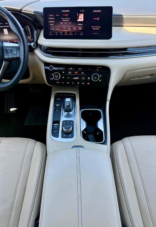 Used 2023 INFINITI QX60 Luxe w/ Performance Audio Package FWD image 24