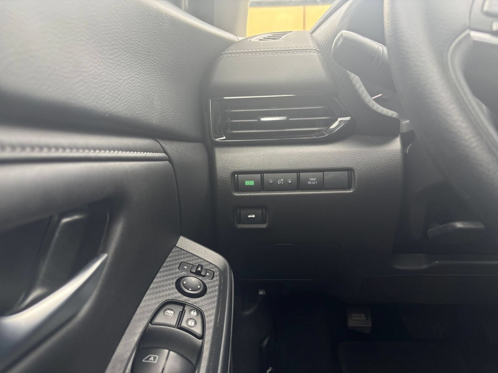 Used 2025 Nissan Sentra SV FWD image 30